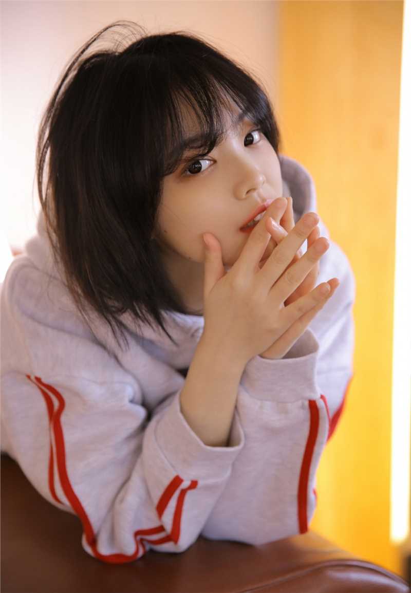 清丽动人的元气美少女靓丽运动装性感撩人美女