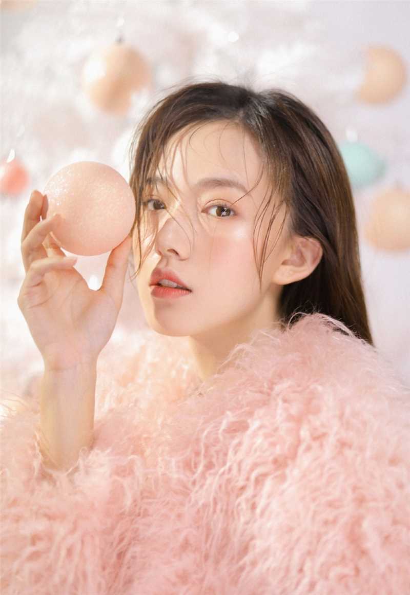 精选锁骨精致性感的小妹软糯诱人可爱呆萌头像图册