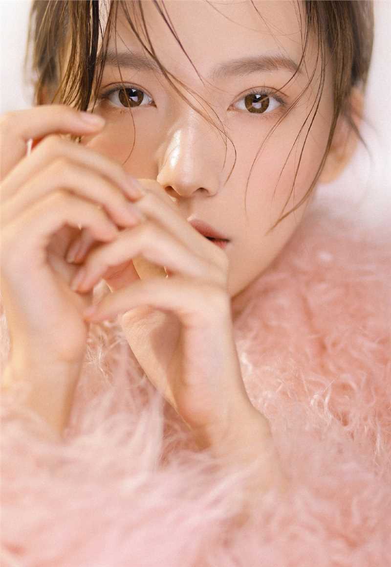 精选锁骨精致性感的小妹软糯诱人可爱呆萌头像图册