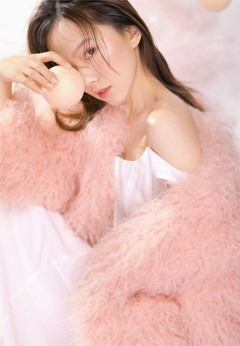 精选锁骨精致性感的小妹软糯诱人可爱呆萌头像图册