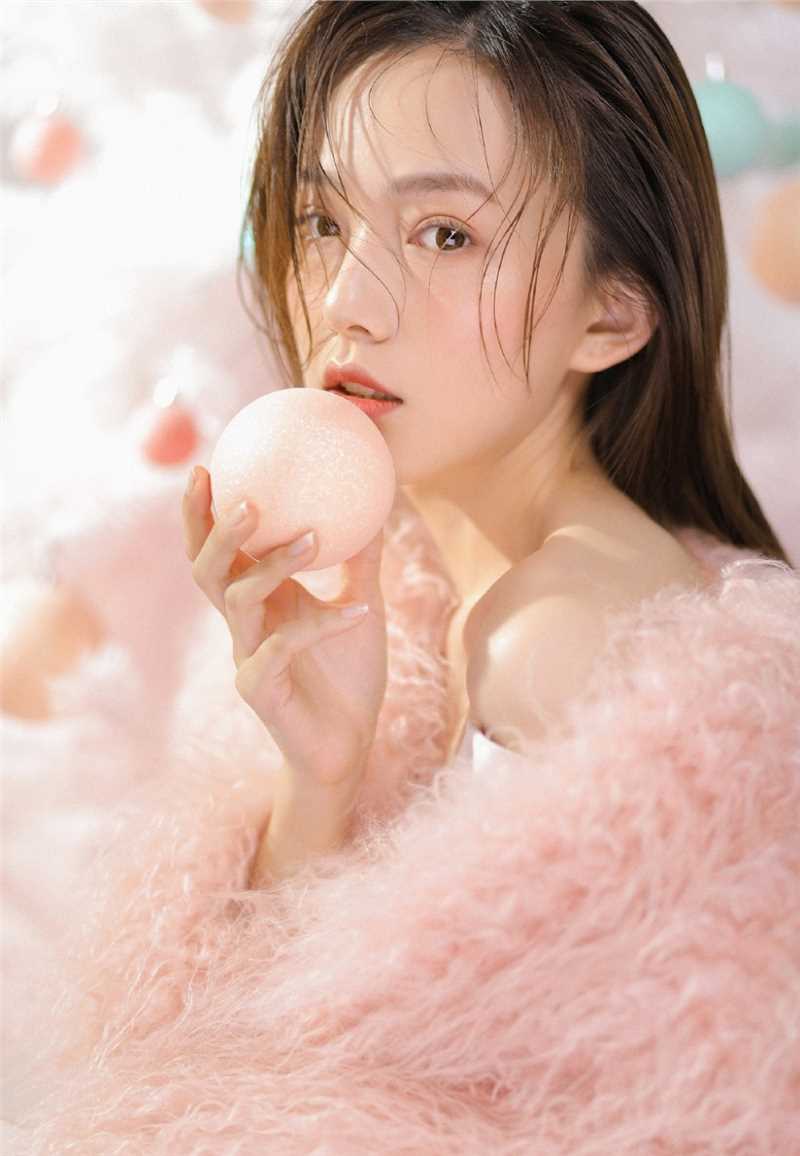 精选锁骨精致性感的小妹软糯诱人可爱呆萌头像图册