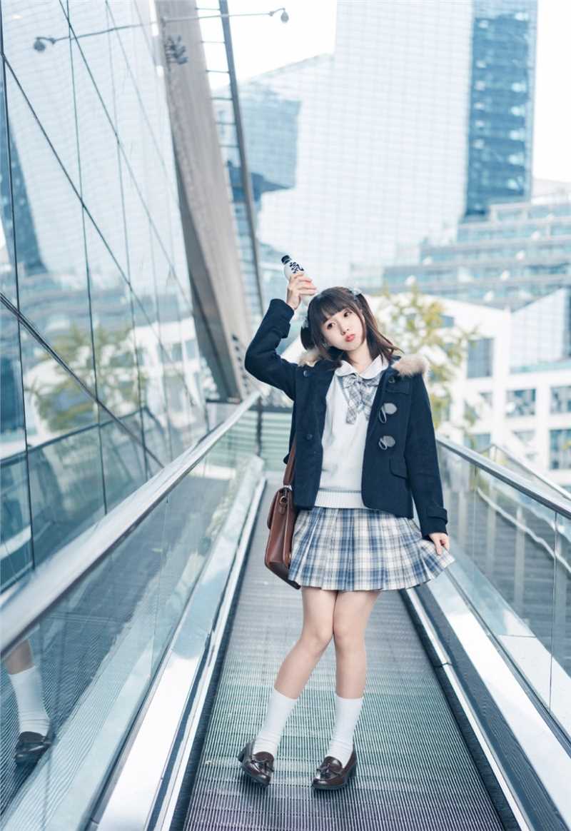最新萝莉美女JK制服街拍清纯养眼撩人短裙图片图集