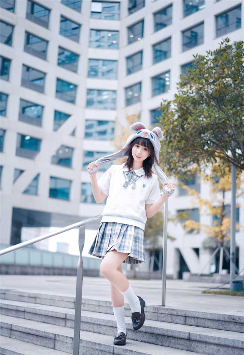 最新萝莉美女JK制服街拍清纯养眼撩人短裙图片图集