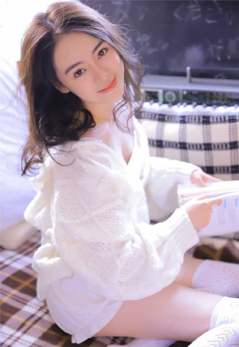 特别专辑隔壁的女孩肌肤雪白杏眸清纯性感酮体诱人艺术照图片