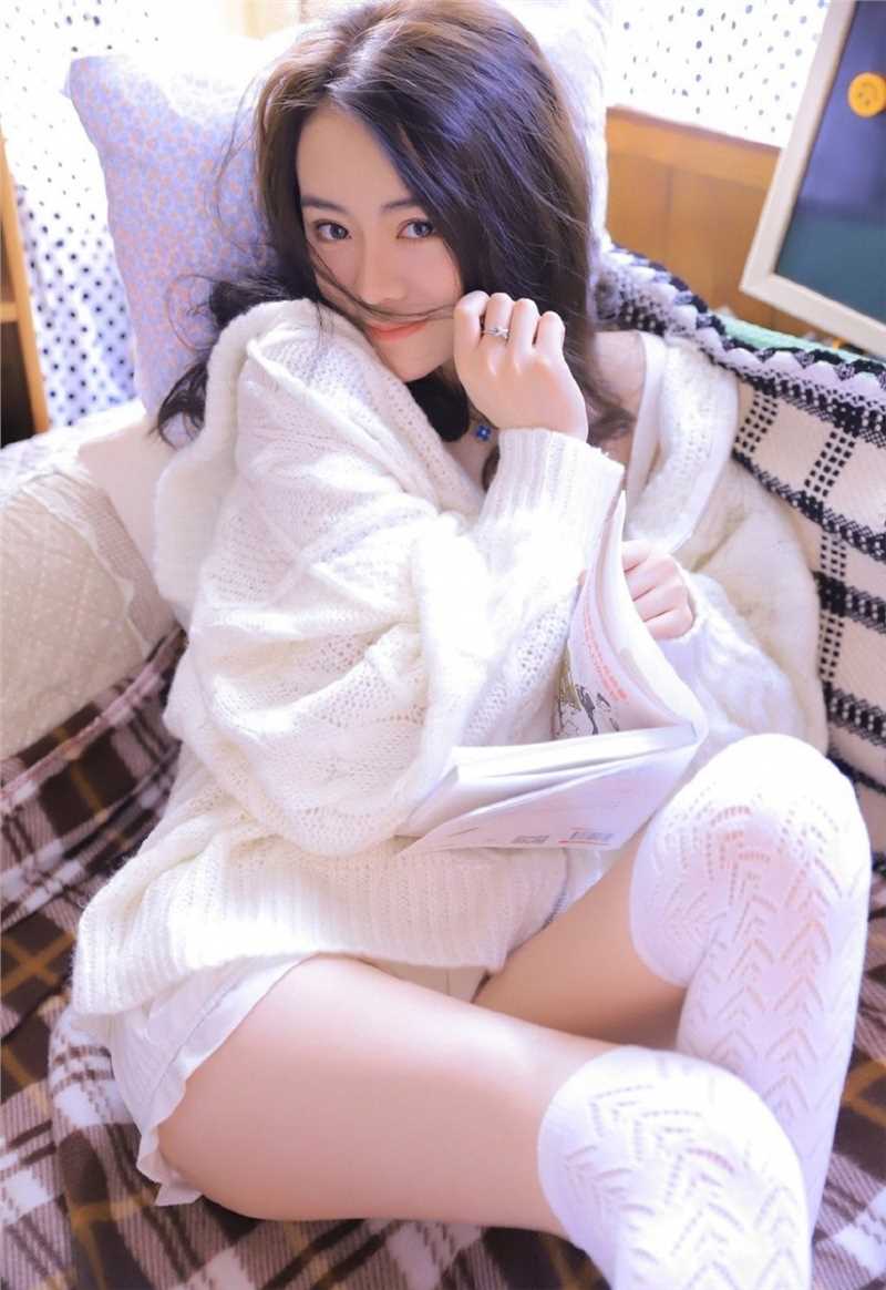 特别专辑隔壁的女孩肌肤雪白杏眸清纯性感酮体诱人艺术照图片