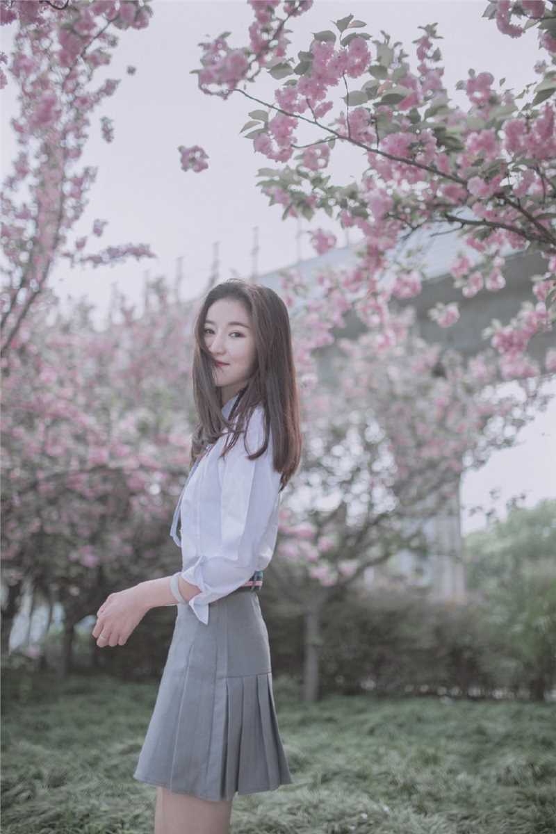 优质日系长发美女清纯养眼户外人像摄影图片相册