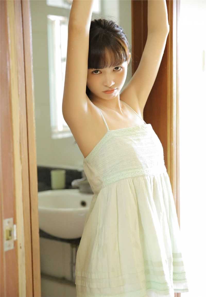 最新甜美女孩明眸善睐极致勾魂惹火的白漂亮女生生照片图集