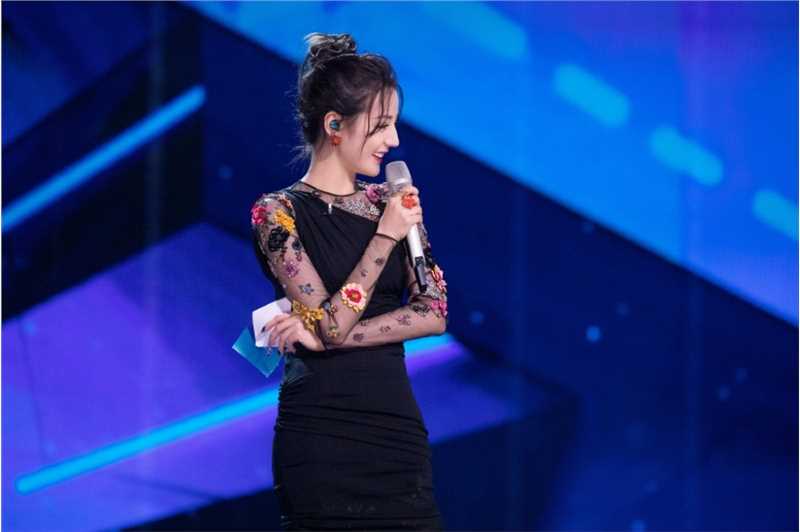 优质宅男女神迪丽热巴美艳甜美造型活动照图片图片