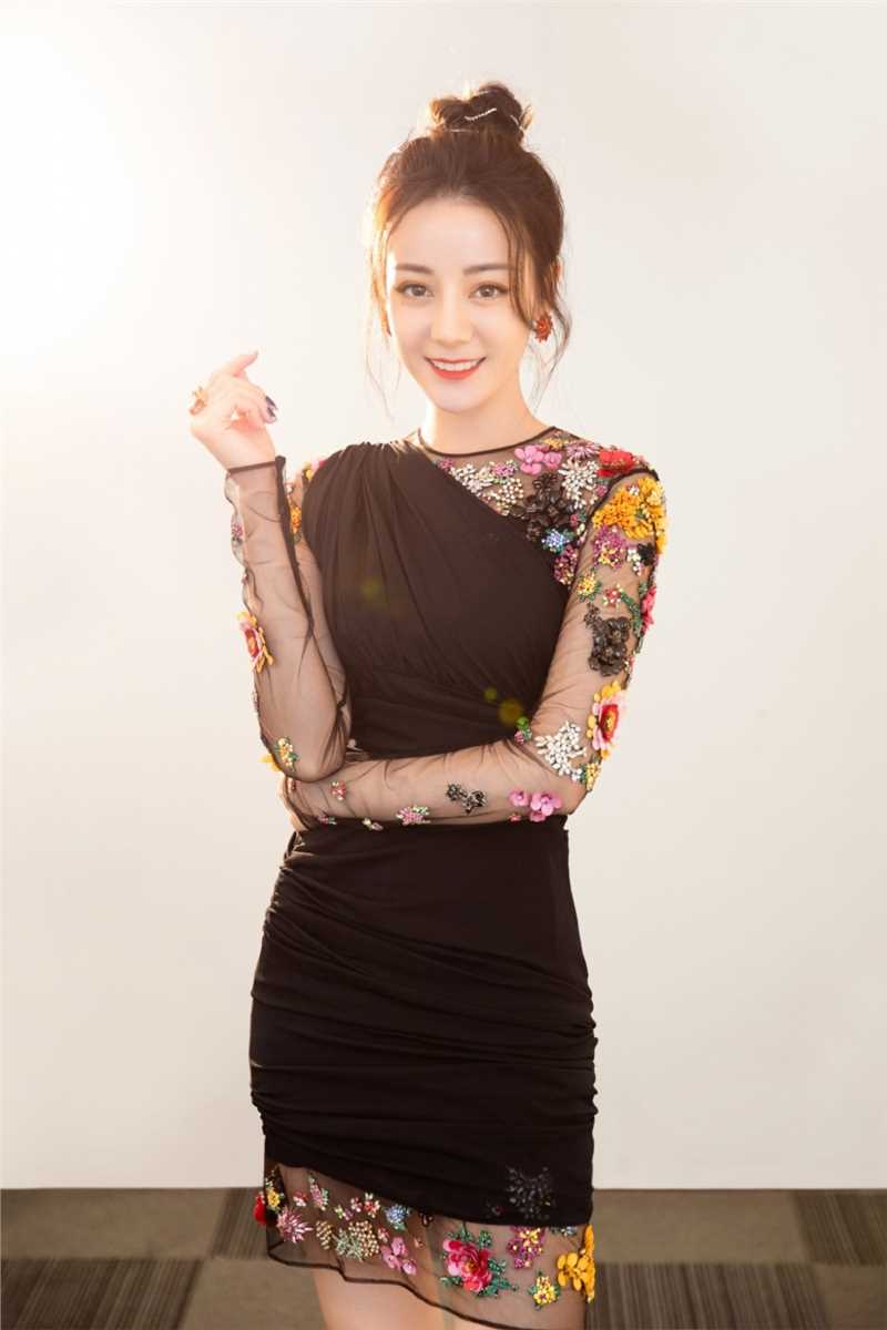 优质宅男女神迪丽热巴美艳甜美造型活动照图片图片