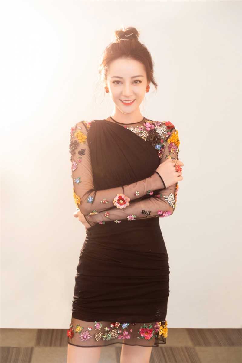 优质宅男女神迪丽热巴美艳甜美造型活动照图片图片