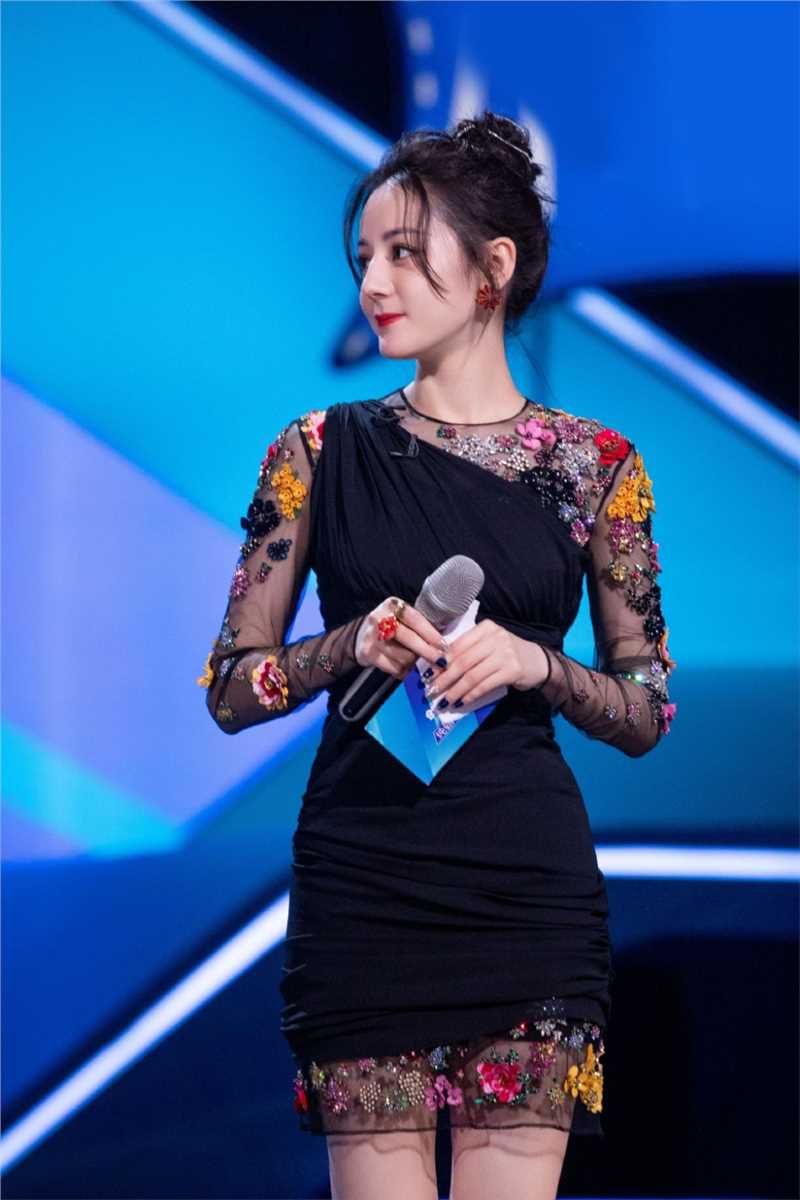 优质宅男女神迪丽热巴美艳甜美造型活动照图片图片