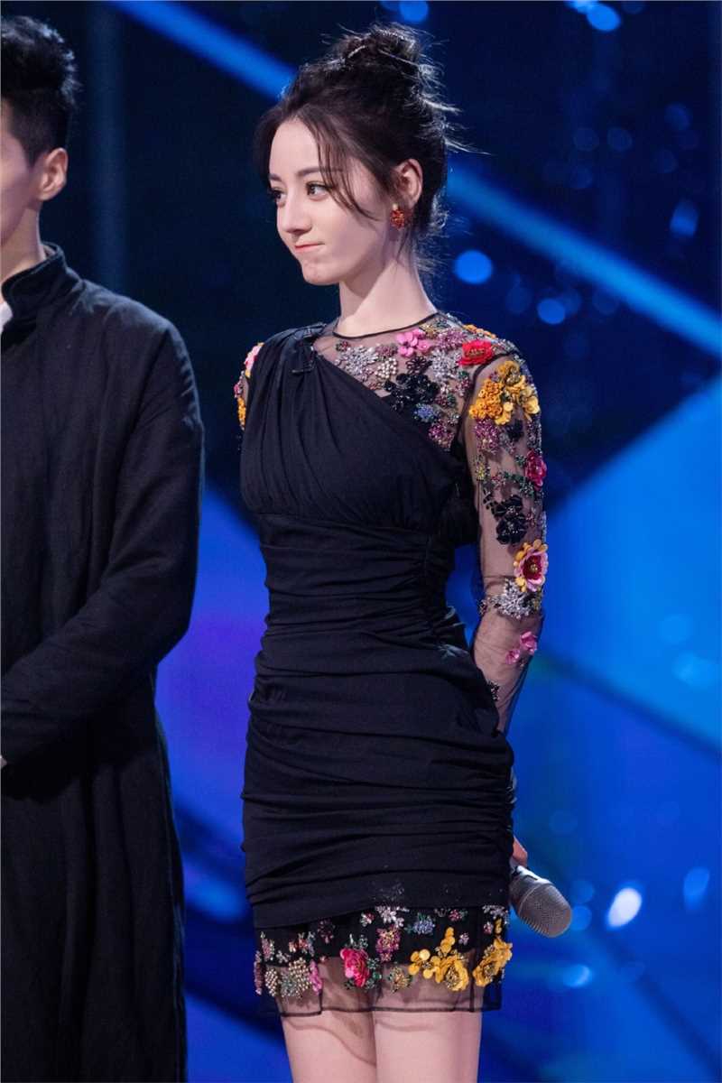 优质宅男女神迪丽热巴美艳甜美造型活动照图片图片