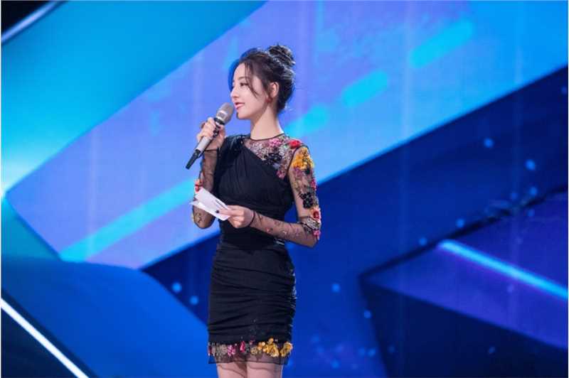 优质宅男女神迪丽热巴美艳甜美造型活动照图片图片