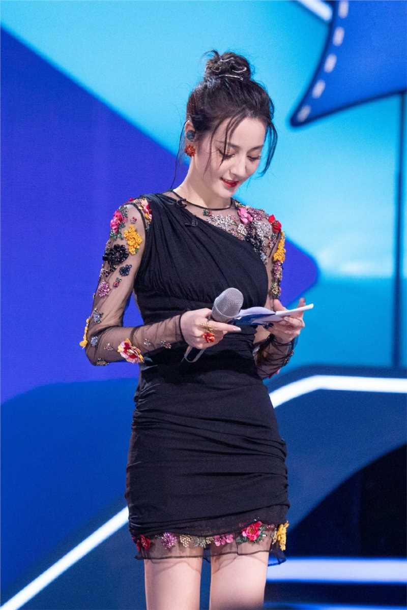 优质宅男女神迪丽热巴美艳甜美造型活动照图片图片