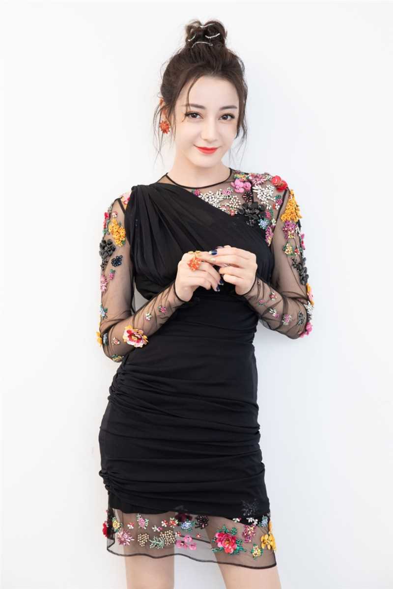 优质宅男女神迪丽热巴美艳甜美造型活动照图片图片