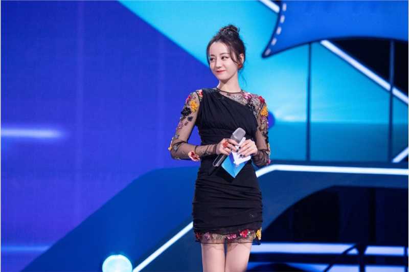 优质宅男女神迪丽热巴美艳甜美造型活动照图片图片