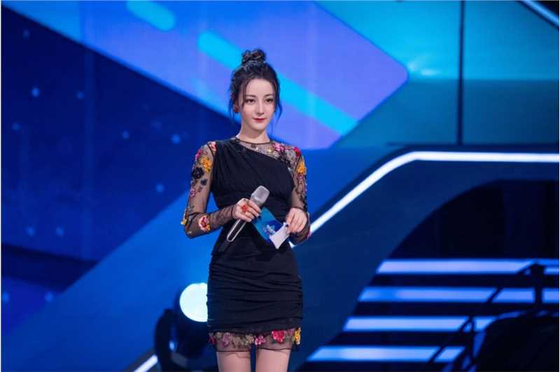 优质宅男女神迪丽热巴美艳甜美造型活动照图片图片