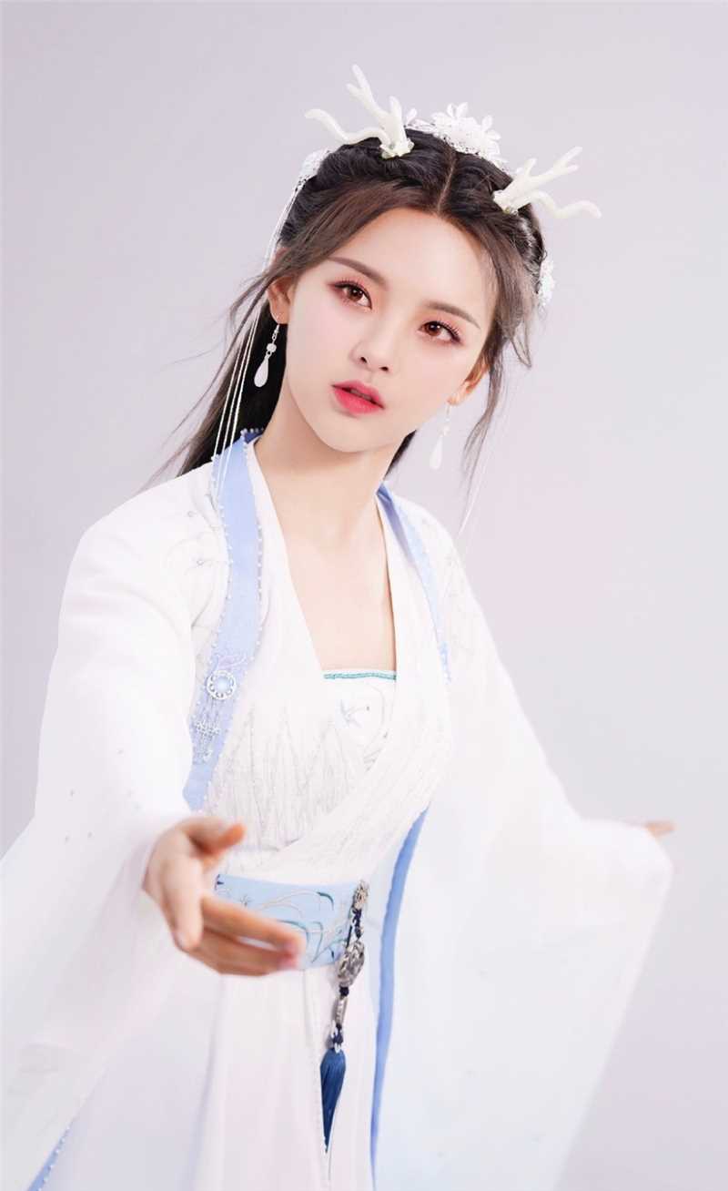 古装美女杨超越可爱娇小青涩漂亮极品尤物明星图片