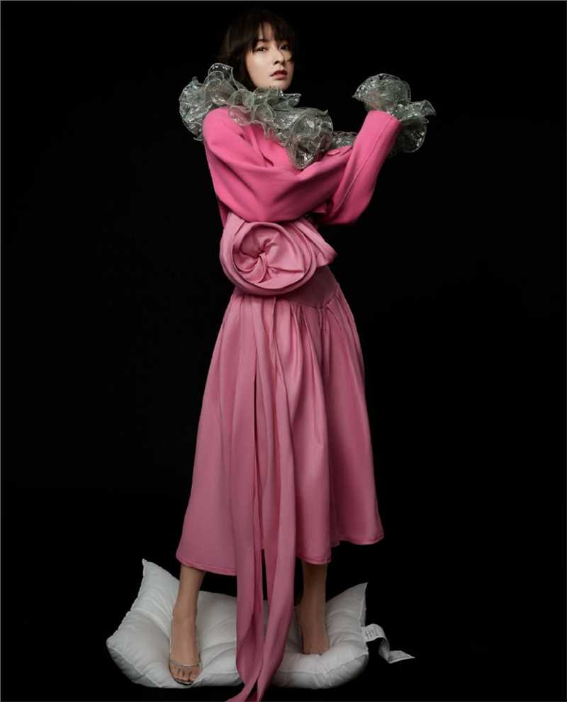 精选短发美女吴昕未来风格时尚杂志图片图册