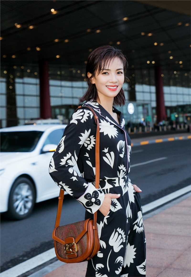 时尚美女刘涛街拍小清新养眼治愈甜美女神图片