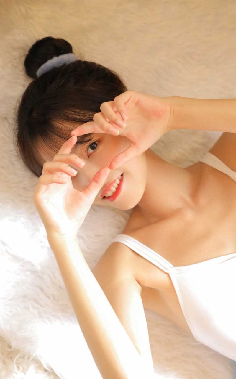 最全养眼呆萌的可爱妹子俏皮丸子头吊带香肩锁骨性感艺术照相册