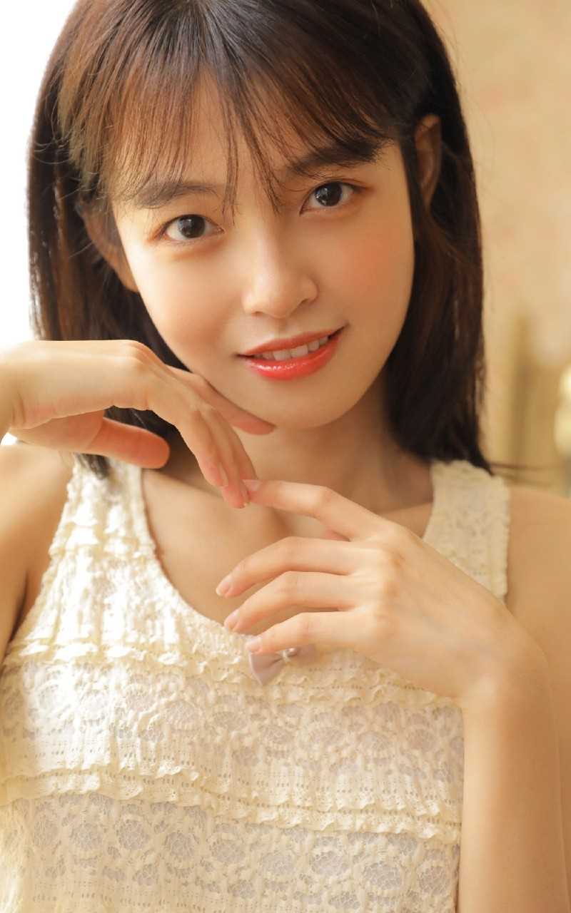 最全养眼呆萌的可爱妹子俏皮丸子头吊带香肩锁骨性感艺术照相册