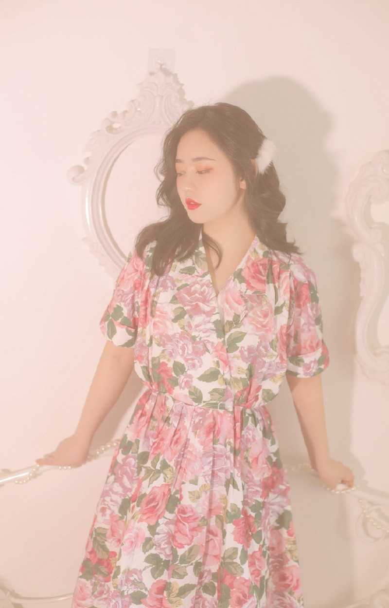 精选成熟妩媚的极品韩国美女唇红齿白性感美女照片图册