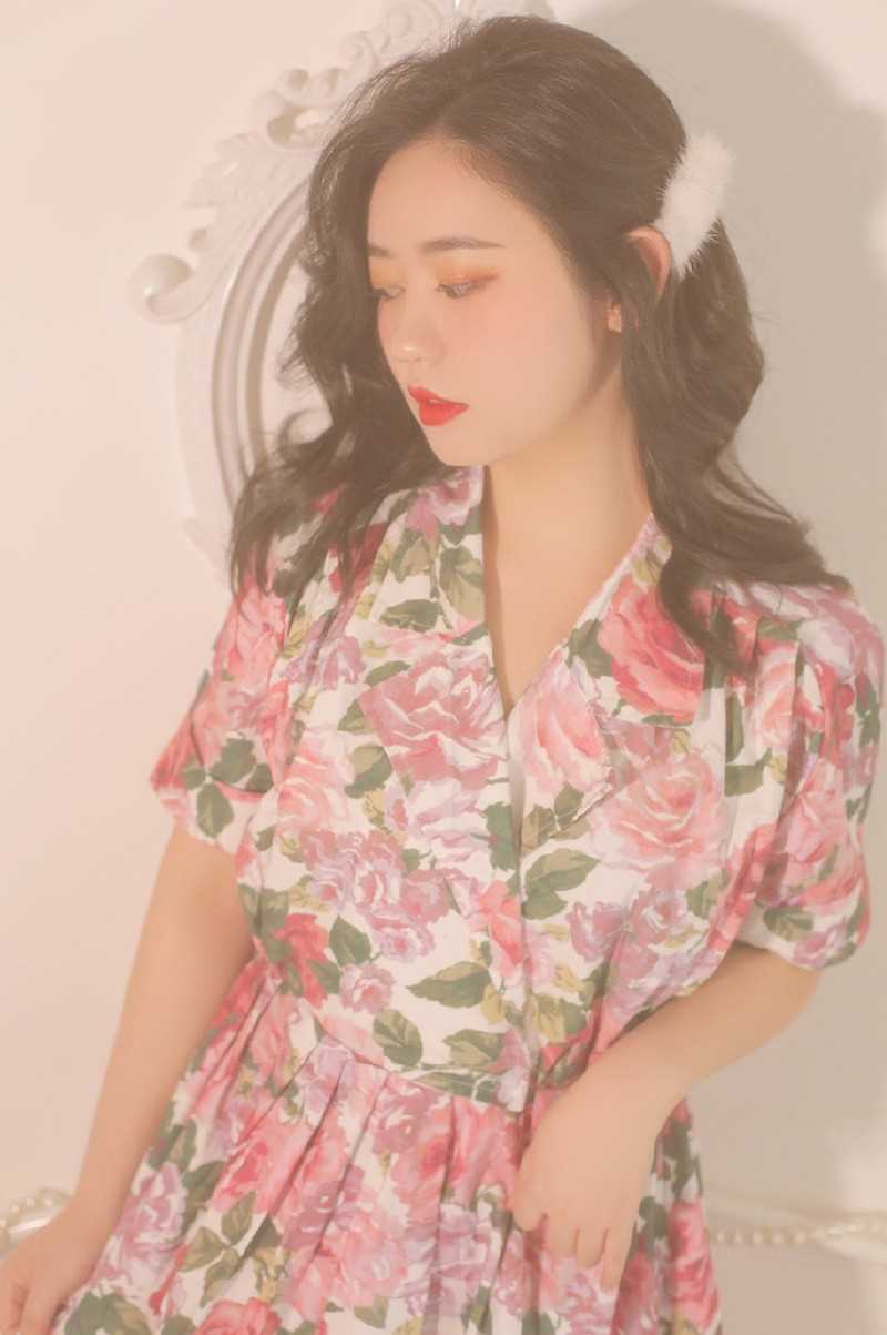 精选成熟妩媚的极品韩国美女唇红齿白性感美女照片图册