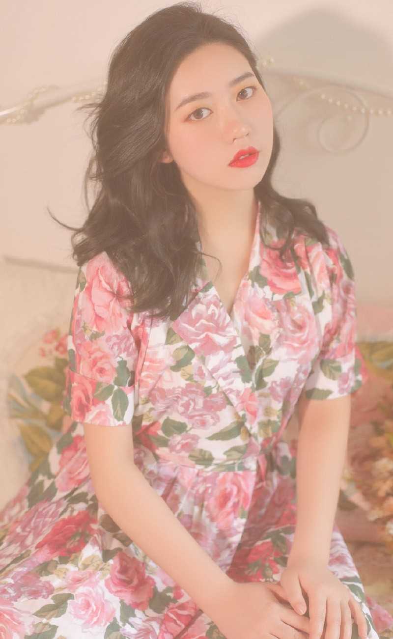 精选成熟妩媚的极品韩国美女唇红齿白性感美女照片图册