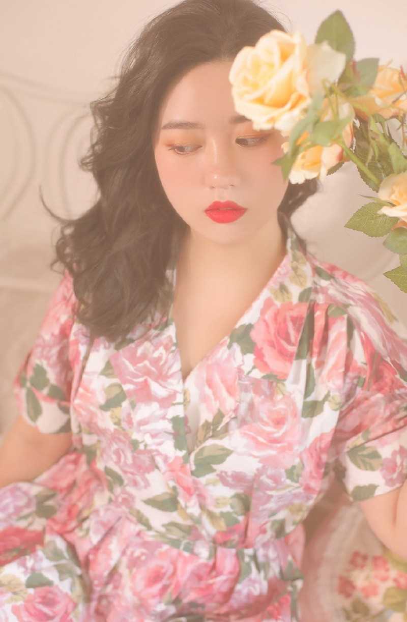 精选成熟妩媚的极品韩国美女唇红齿白性感美女照片图册