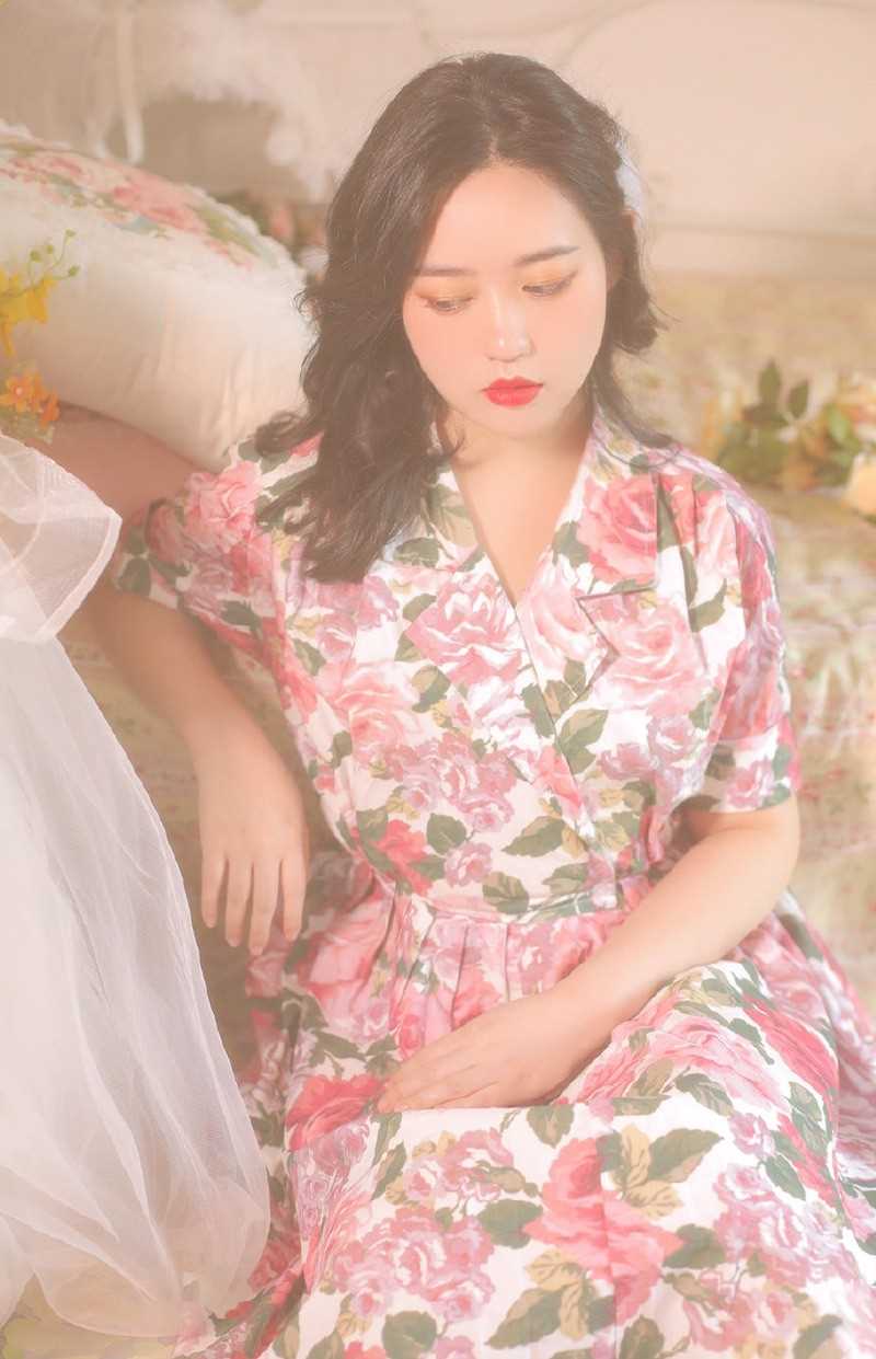 精选成熟妩媚的极品韩国美女唇红齿白性感美女照片图册