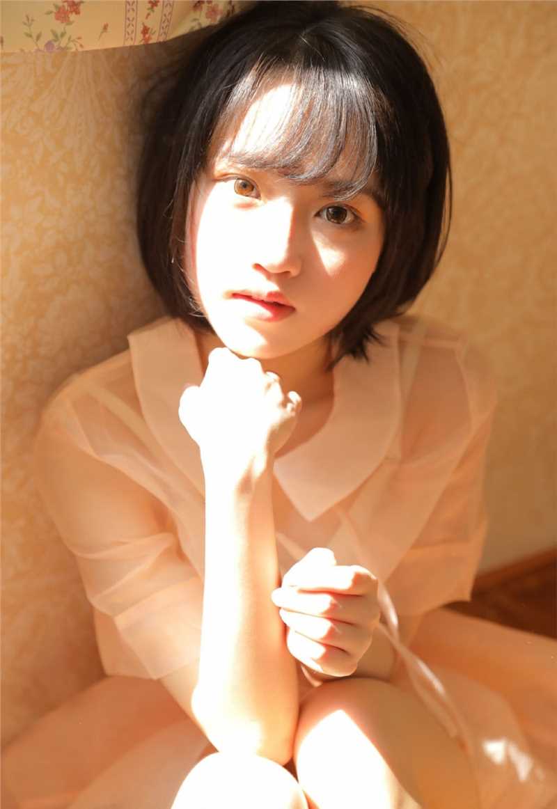高清十八岁清纯mm阳光下看起来养眼漂亮的高清美女套图图集