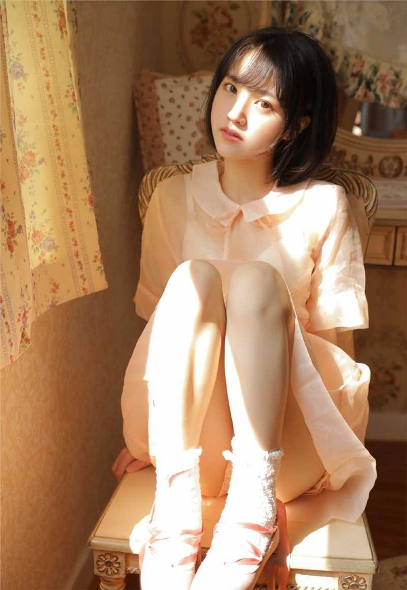 高清十八岁清纯mm阳光下看起来养眼漂亮的高清美女套图图集