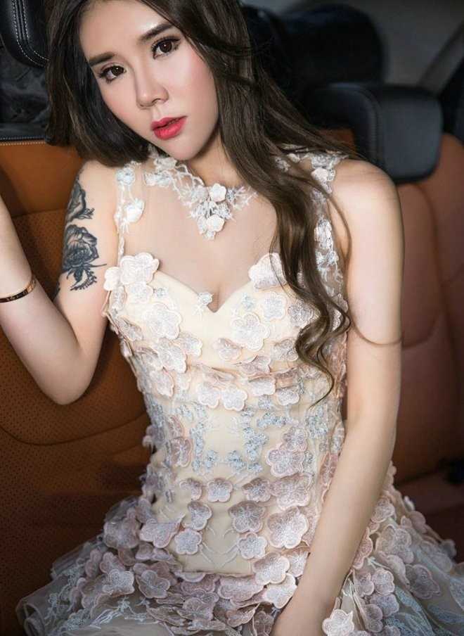 性感大胸美女车模高清漂亮诱惑红唇冷艳唯美
