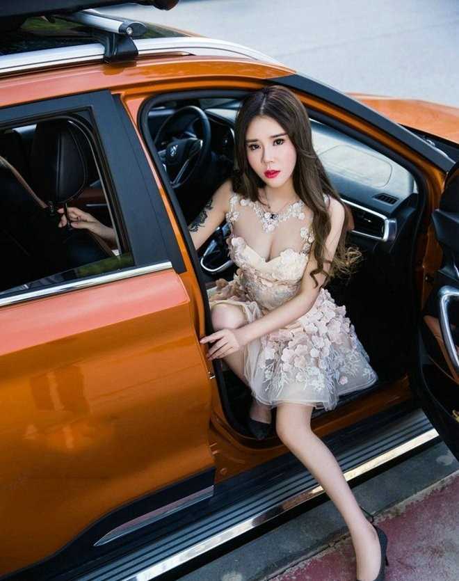 性感大胸美女车模高清漂亮诱惑红唇冷艳唯美