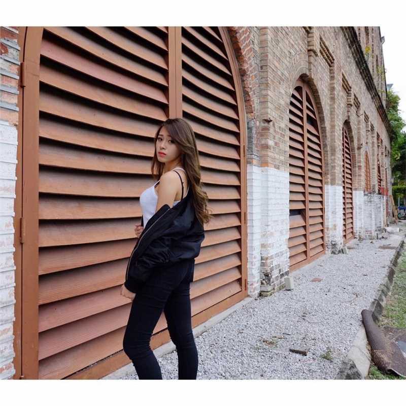 高清美女车模Janice性感照酥胸诱人图集