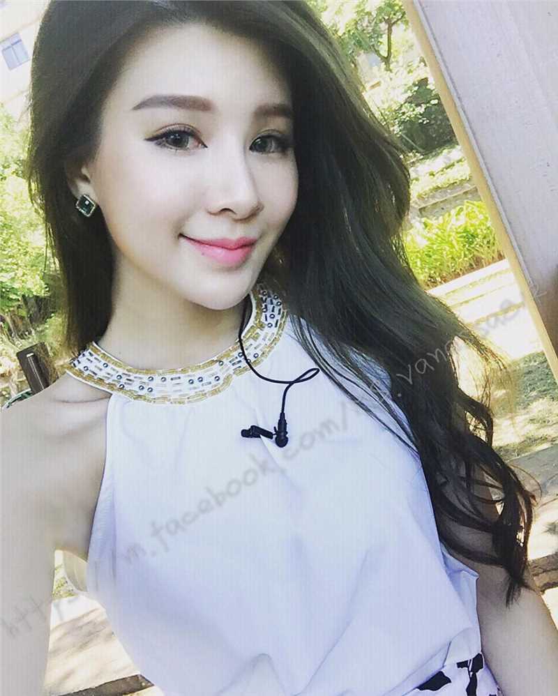 台湾美女车模爱语莎低胸诱人照