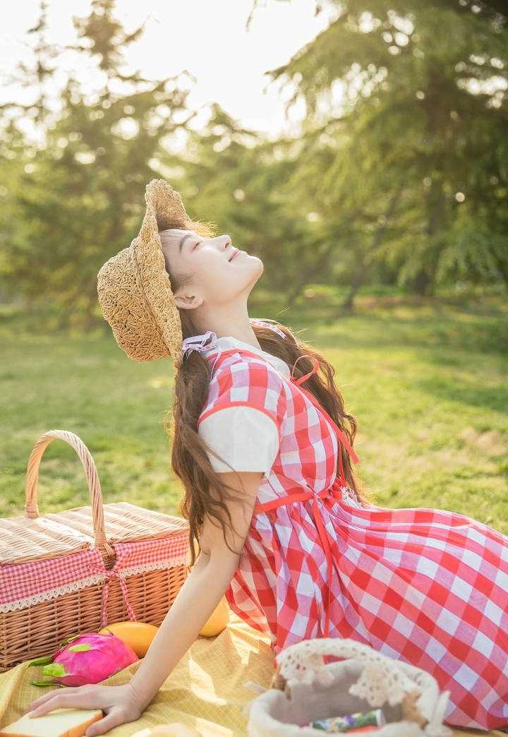 特别专辑甜美女孩气质呆萌可爱笑靥如花户外阳光摄影