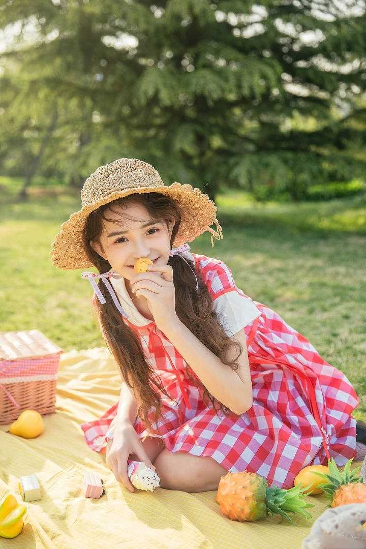 特别专辑甜美女孩气质呆萌可爱笑靥如花户外阳光摄影