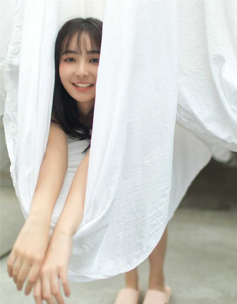 精选气质清纯的甜美女孩条纹吊带妩媚娇羞可爱美少女图册