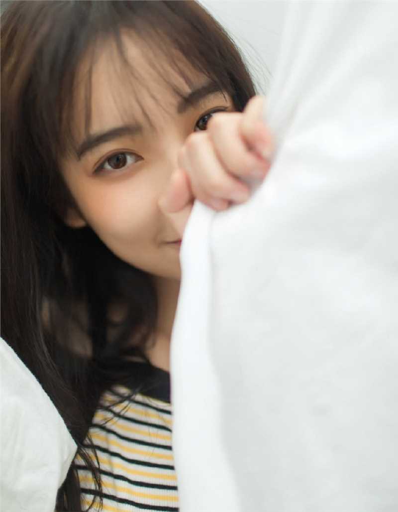 精选气质清纯的甜美女孩条纹吊带妩媚娇羞可爱美少女图册