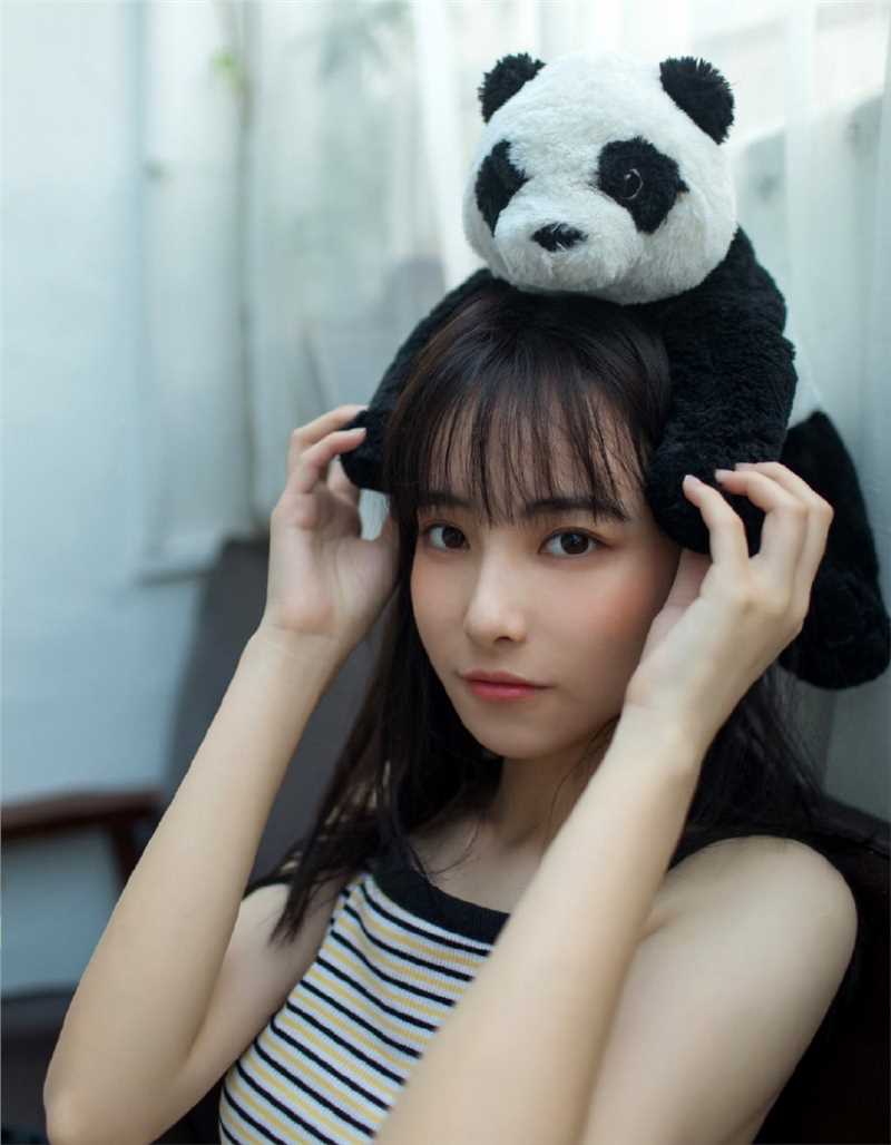 精选气质清纯的甜美女孩条纹吊带妩媚娇羞可爱美少女图册