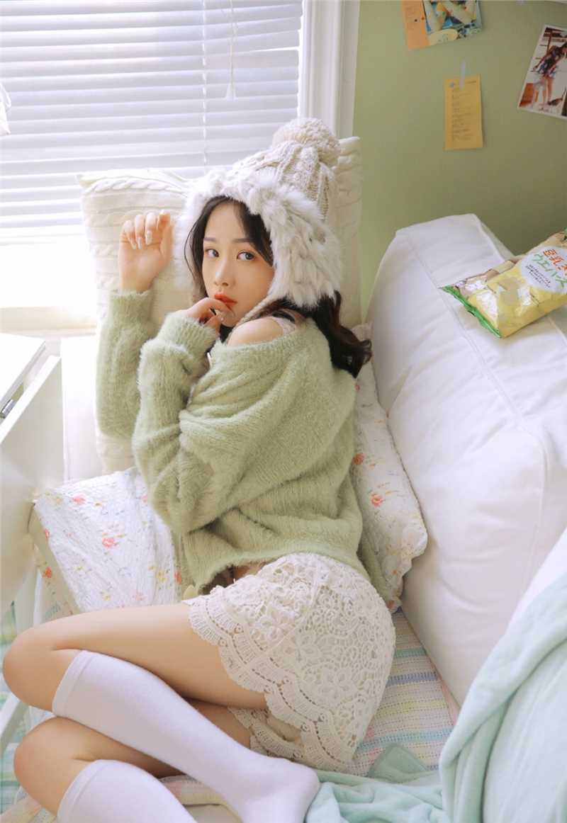 长得眉清目秀的甜美女孩小蛮腰撩人个性