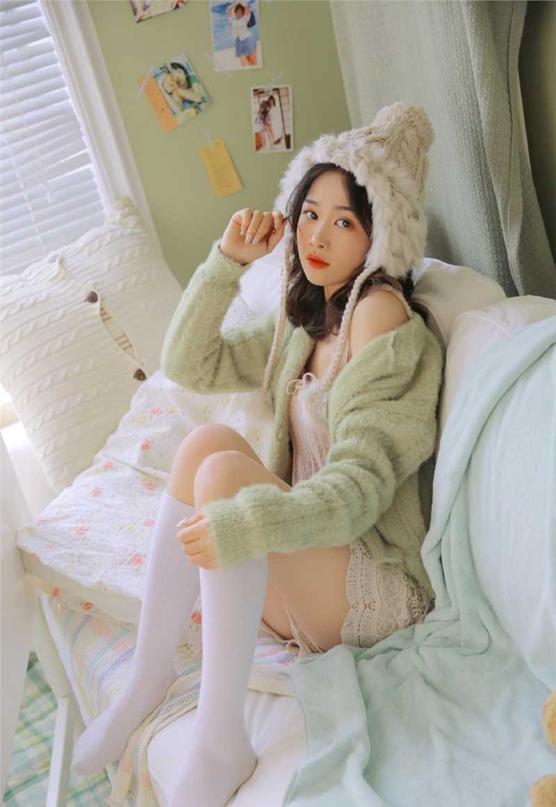 长得眉清目秀的甜美女孩小蛮腰撩人个性