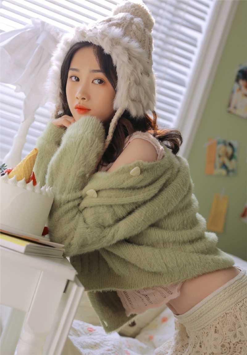 长得眉清目秀的甜美女孩小蛮腰撩人个性