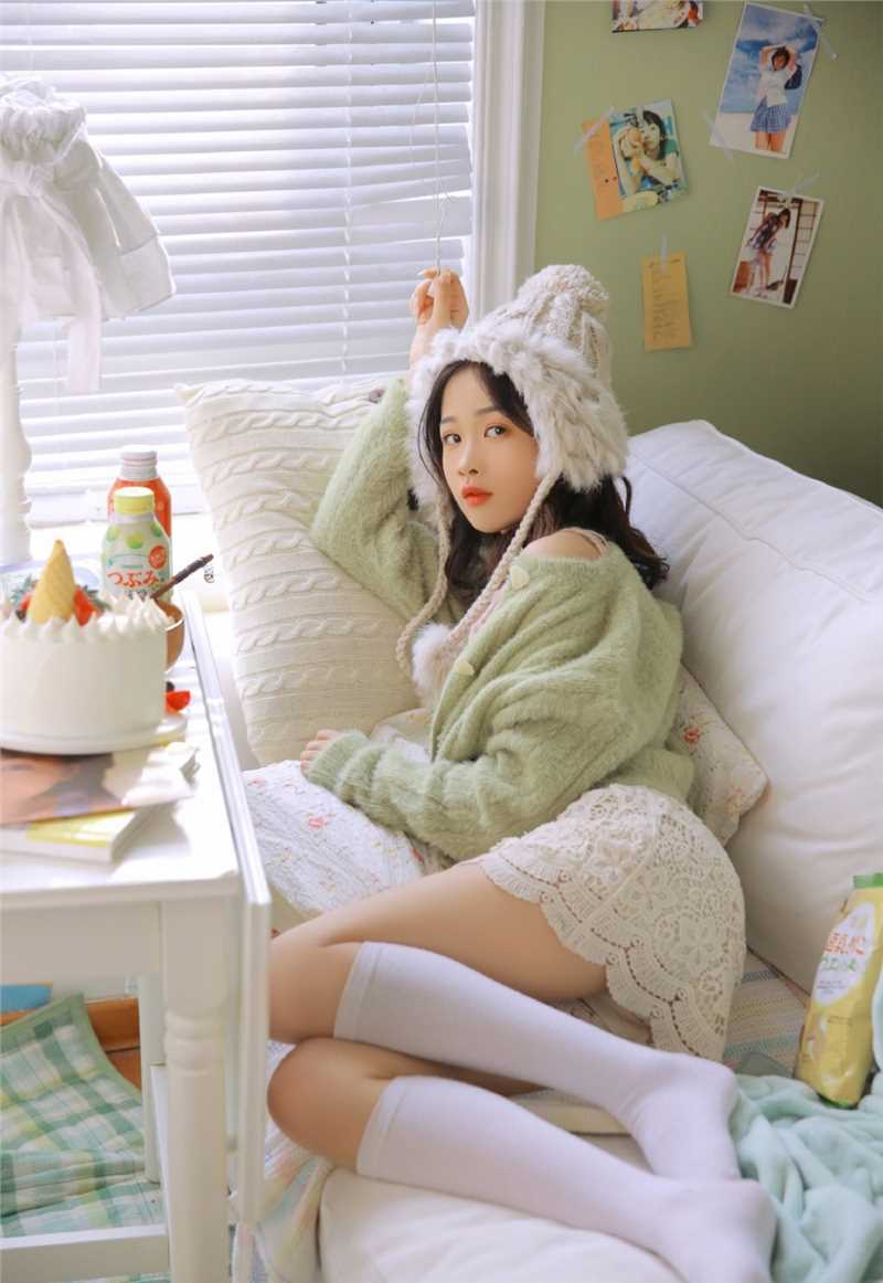 长得眉清目秀的甜美女孩小蛮腰撩人个性