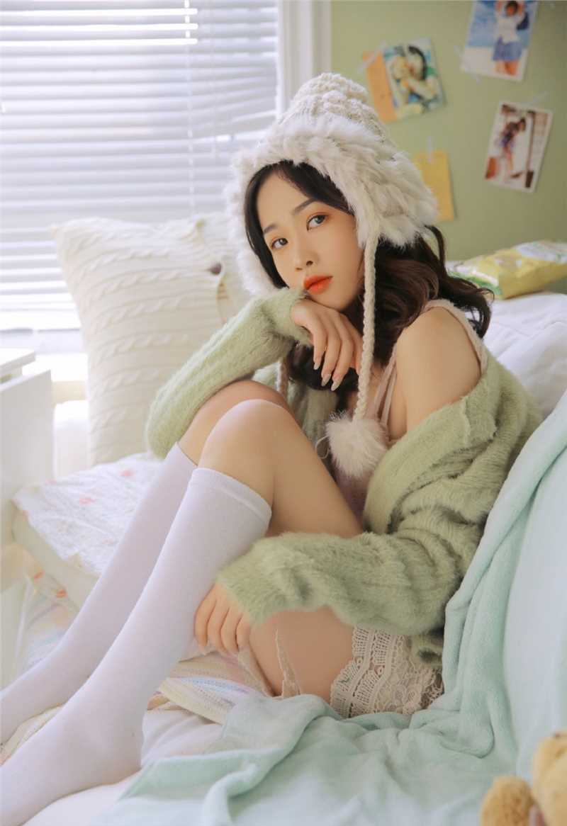 长得眉清目秀的甜美女孩小蛮腰撩人个性