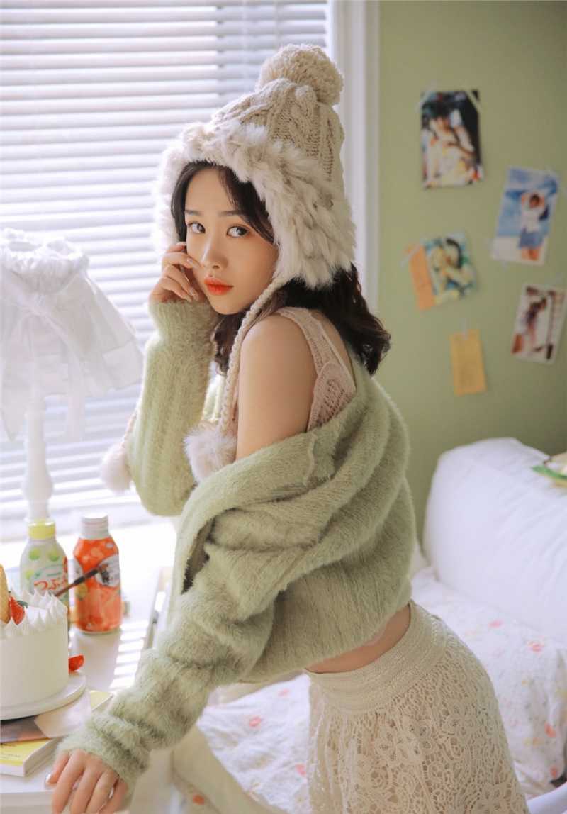 长得眉清目秀的甜美女孩小蛮腰撩人个性