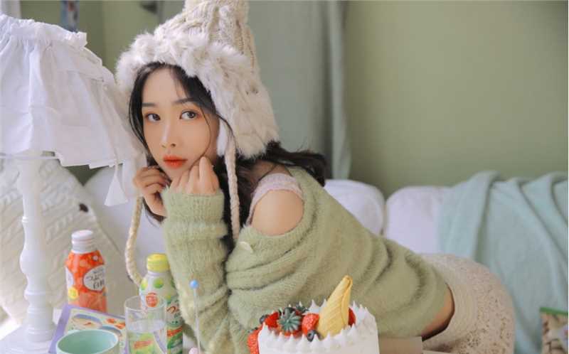 长得眉清目秀的甜美女孩小蛮腰撩人个性