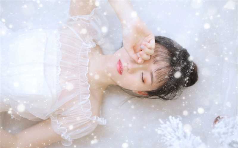 优质梦幻唯美美少女穿着白色纱裙看起来十分甜美诱人的图片相册